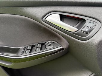 2017 Ford Focus TITANIUM po rozvodech - 15
