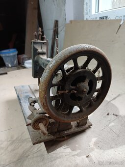 staré šicí stroje k renovaci - 15