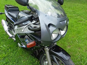 Yamaha FZR 600 - 15