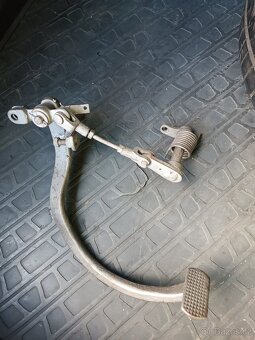 Držák SPZ páka nožní brzdy kyvka držák na kanystr - 15