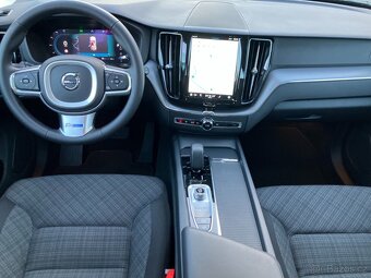 Volvo XC60 B4 AWD DIESEL CORE PLUS AUTOMAT / 2023, ČR / - 15