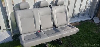 PRODÁM ZADNÍ TROJSEDAČKU DO VW TRANSPORTER T5 ŠEDÁ PĚKNÁ - 15
