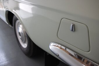 GAZ-24 Volha I. série (1971) NOVÁ CENA - 15