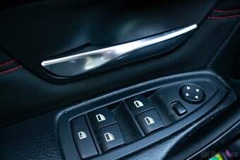 BMW Rad 3 Touring 318d A/T Black - 15