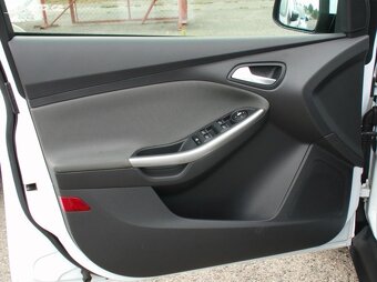 Ford Focus 1,6 16V vyhřív.sed,park.kamera,AndroidAuto,92kw - 15