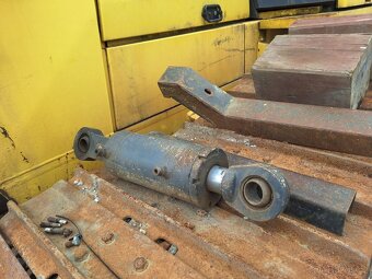 NEW HOLLAND D150 - 15