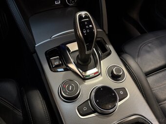 Alfa Romeo Stelvio 2.2 210 HP Veloce 8AT Q4 - 15
