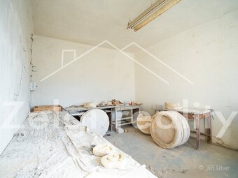 prodej vícegeneračního rodinného domu 7+2, užitná plocha 330 - 15