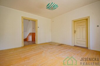 Rodinný dům se zahradou v obci Uhelná - 15