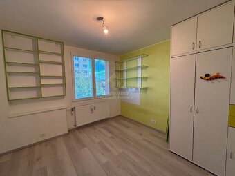 Prodej prostorného bytu 3+1 s lodžií v Plzni na Vinicích. - 15
