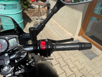 Suzuki GSR 600 - 15