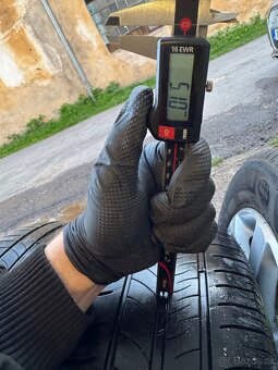 Originální VW alu kola R16 s pneu 205/55/16 Michelin - 15