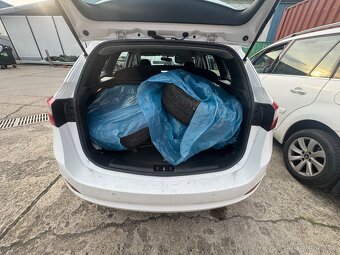 Hyundai i30, 1.6 GDI Bezin 88 KW Ojeté, 10/2016 - 15