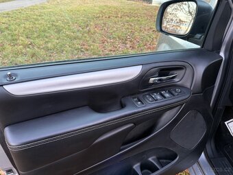 Dodge Grand Caravan - 15