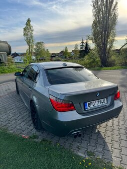 BMW 550i (E60) – V8, manuál, M-Paket - 15