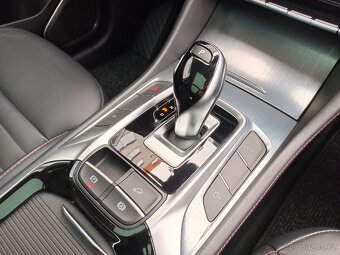 MG EHS PHEV Luxury 1.5 190kW AUT. 77tkm Panorama kam 360° - 15