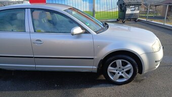 Škoda Superb V6 2.8 2005 krásné vládní auto manuál 142kW - 15