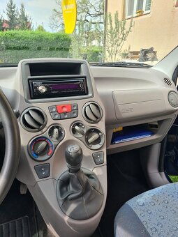 Fiat Panda modrá 2005 - 15
