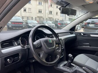 Škoda Superb 2,0TDi 125kW Ambiente limuzína - 15