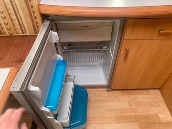 Hobby Excellent Easy 460 / francouzská postel - 15
