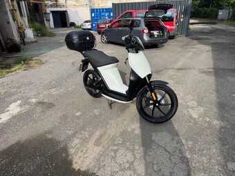 Elektrický skútr 3kW Torrot muvi PO GENERÁLCE - 15