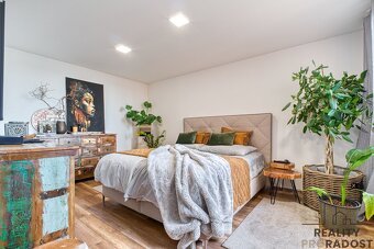 Prodej stylového bytu 3+1 se zasklenou lodžií na ul Horymíro - 15