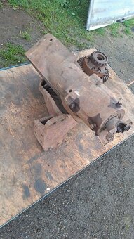 Prodám přední konzoly a skříň ZETOR - 15