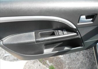Ford Mondeo 1,8 92 kW Digiklima Serviska benzín - 15