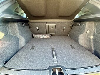 Volvo XC40 PLUS DARK, B4 FWD, 145 kW 2026 - 15