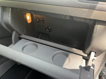 Volkswagen Touran 1.4tsi, naj 106 tis. km, vyhř. sedačky. - 15