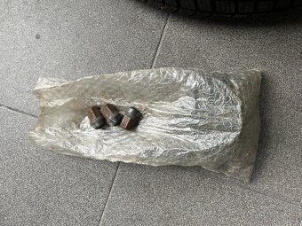 Alu.kola Ford Mondeo - 225/45/17 zimní zánovní pneu. - 15