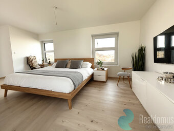 Byt 4+kk, 99m2, balkón 20,9m2, 2 parkovací stání, zahradní d - 15