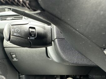 Prodáváme Peugeot 2008 1.2T 81kw Allure - 15