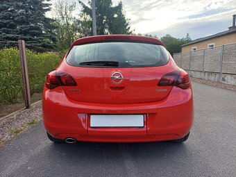 Benzínová Opel Astra 74066km... rok 2010 - 15