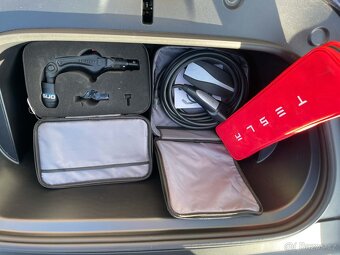 Tesla Y LR Dual motor 2023 - 15