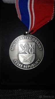 jubilejní medaile + odznáčky - 15
