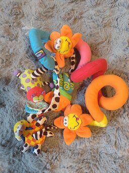 Hrazdička včetně hraček - 15