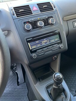 Volkswagen touran 1.6tdi, ČR ,SERV,NEHAVAROVÁNO. - 15