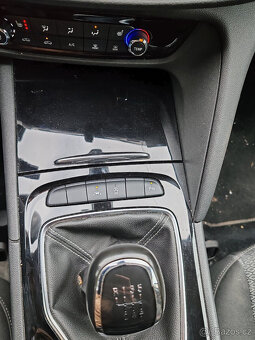 Opel Insignia 2.0 125kW 9/2017 188000  naftová - 15