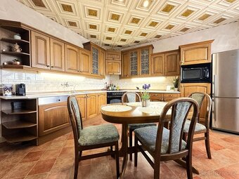 Prodej rodinného domu 213 m² s pozemkem 1427 m² - 15