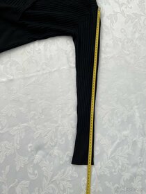 Dáms. černý top/tričko/svetřík s dl. ruk. a výstřihem – M/L? - 15