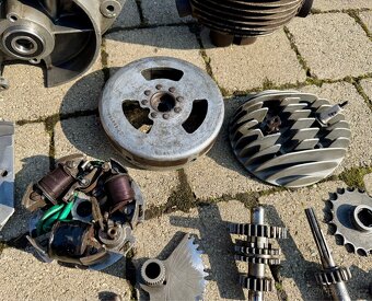 Manet M90 - rozebraný motor - 15