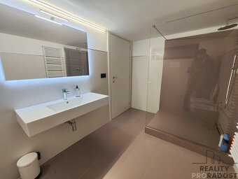 Prodej bytu 5+kk 274 m² Città Sant'Angelo, Itálie - 15