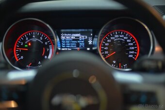 Mustang GT - 15