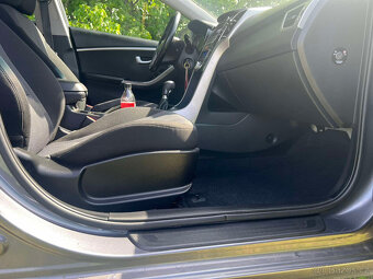 Hyundai i30 GDH r. v. 2015, najeto 219000 km - 15