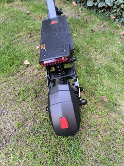 Kukirin G2 800 W 15 Ah 2025 - ZARUKA - 0 Kilometrov - 15