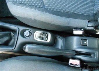 Peugeot 206 1,1 i 44 kW PLUS Serviska benzín - 15
