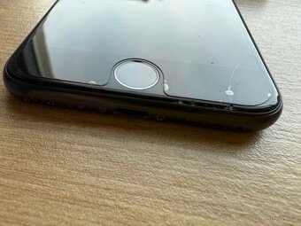 Prodám iPhone SE 2020 – 64 GB – černý - ZÁNOVNÍ - 15