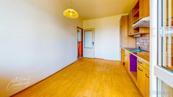 Řadový rodinný dům k rekonstrukci s výhledem na hrad Vysoký  - 15