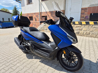 Prodám Honda Forza 125 , r. v. 2023, ABS, TC, ČR, v záruce - 15